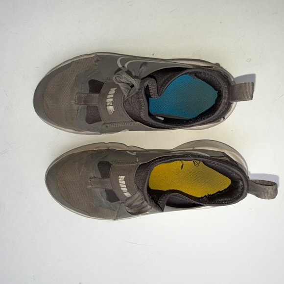 NIKE $55 Boys Youth Size 1 Gray White Flex Slip On No Laces Sneakers #37 - Picture 4 of 5